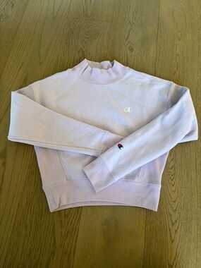 UO Exclusive Champion Lavender Reverse Weave Mock Neck Sweatshirt - XS